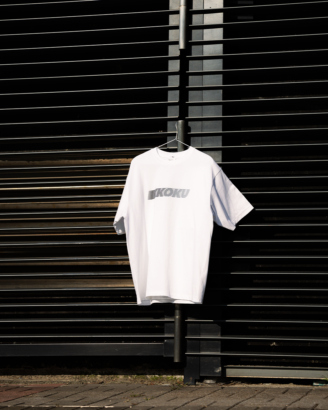 IKKOKU|Speed-line Logo Tee (GREYTONE)