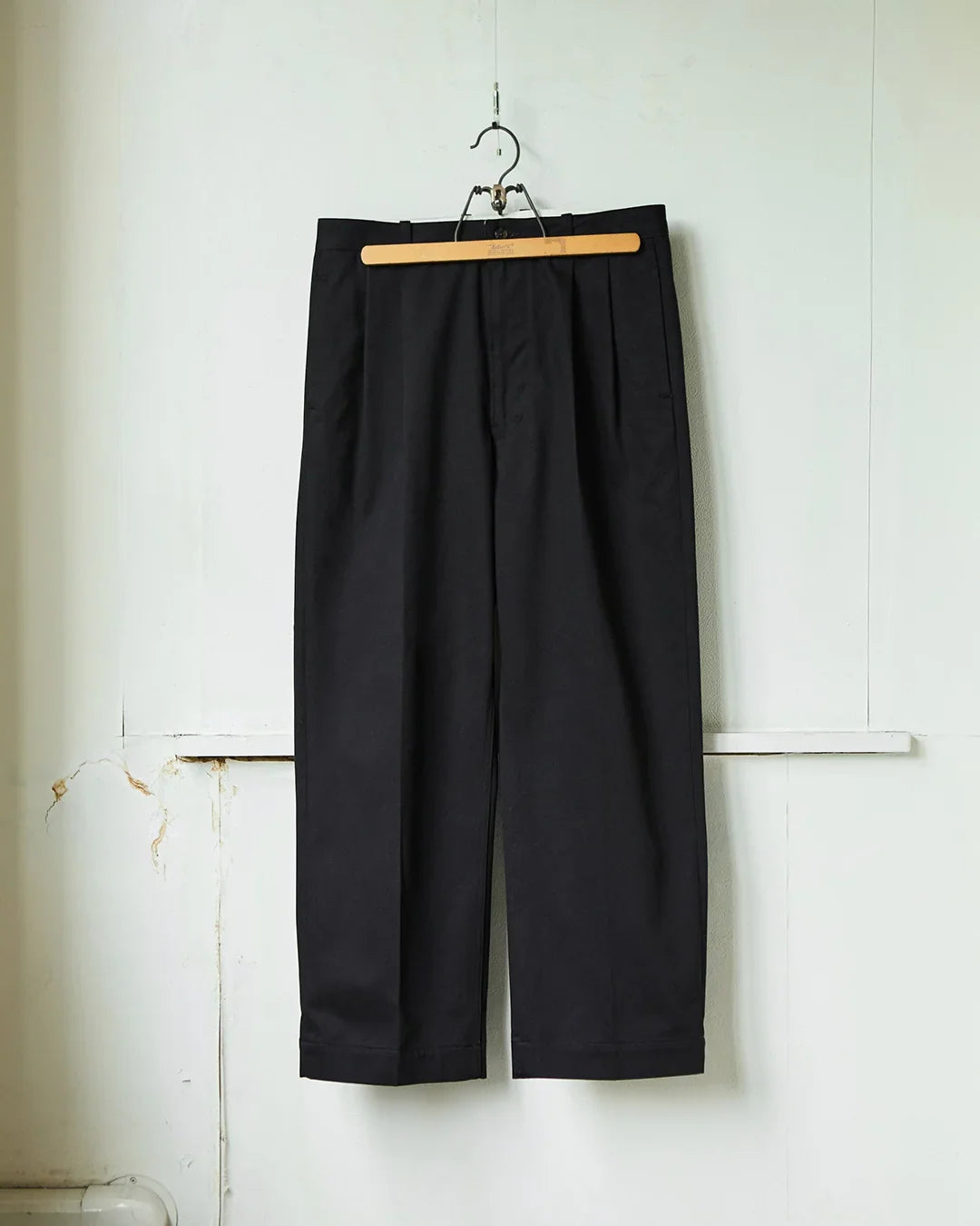 Schuray.|Combed Cotton Chino Trousers (BLACK)