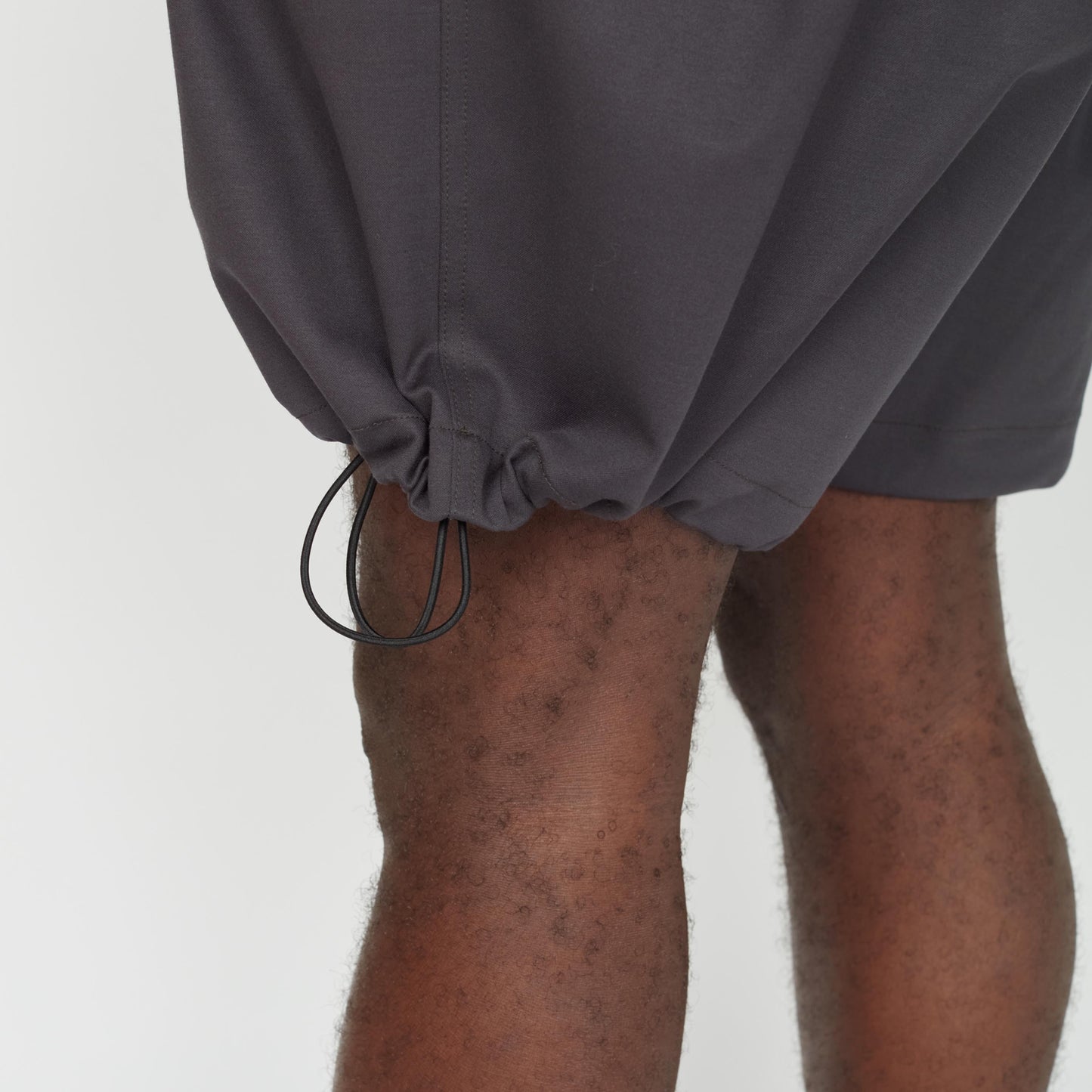 UNTRACE|_157 KNEE SHORTS