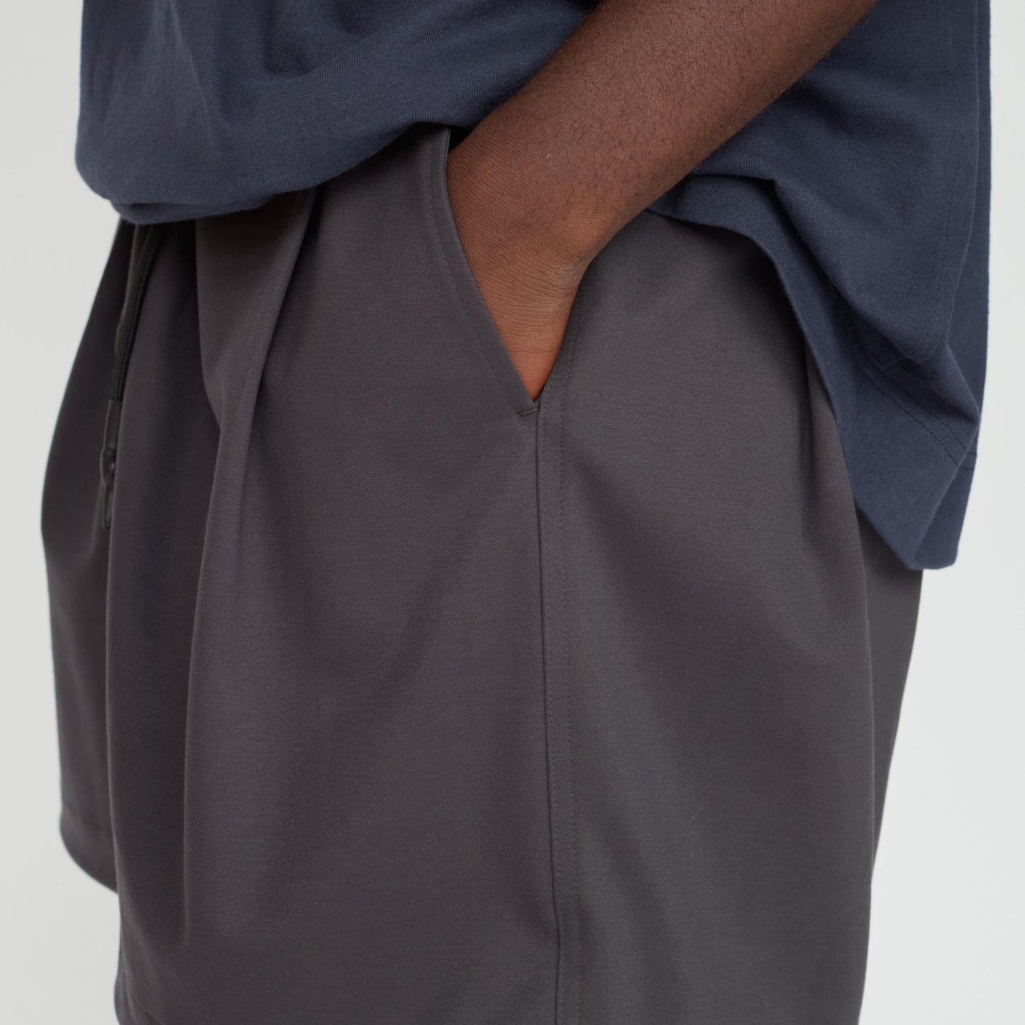 UNTRACE|_157 KNEE SHORTS