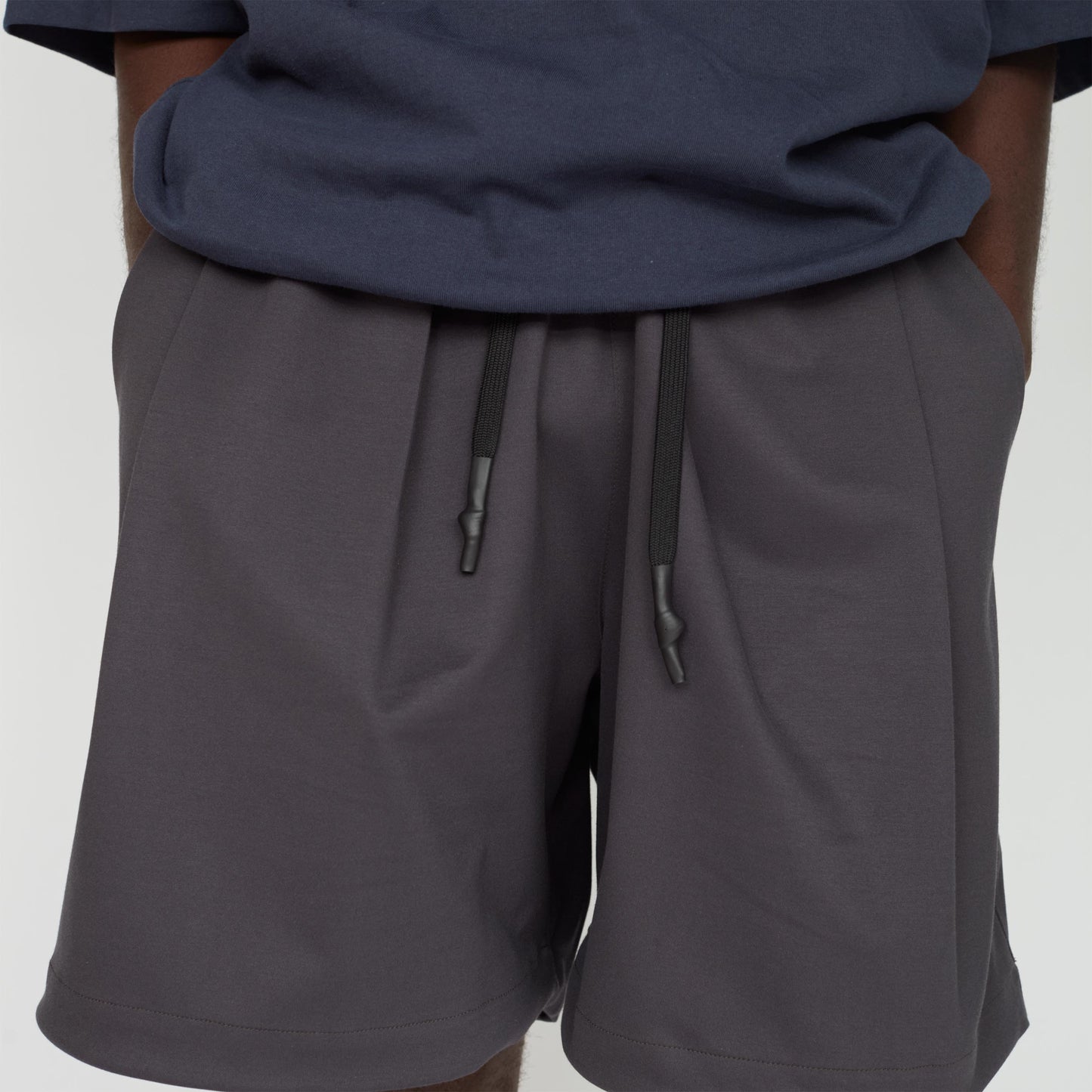 UNTRACE|_157 KNEE SHORTS