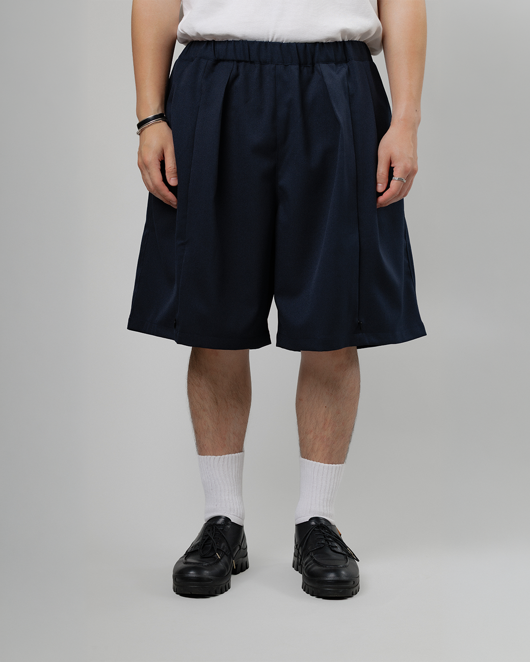 UNTRACE｜_263 KNEE SHORTS (DARK NAVY / OLIVE)