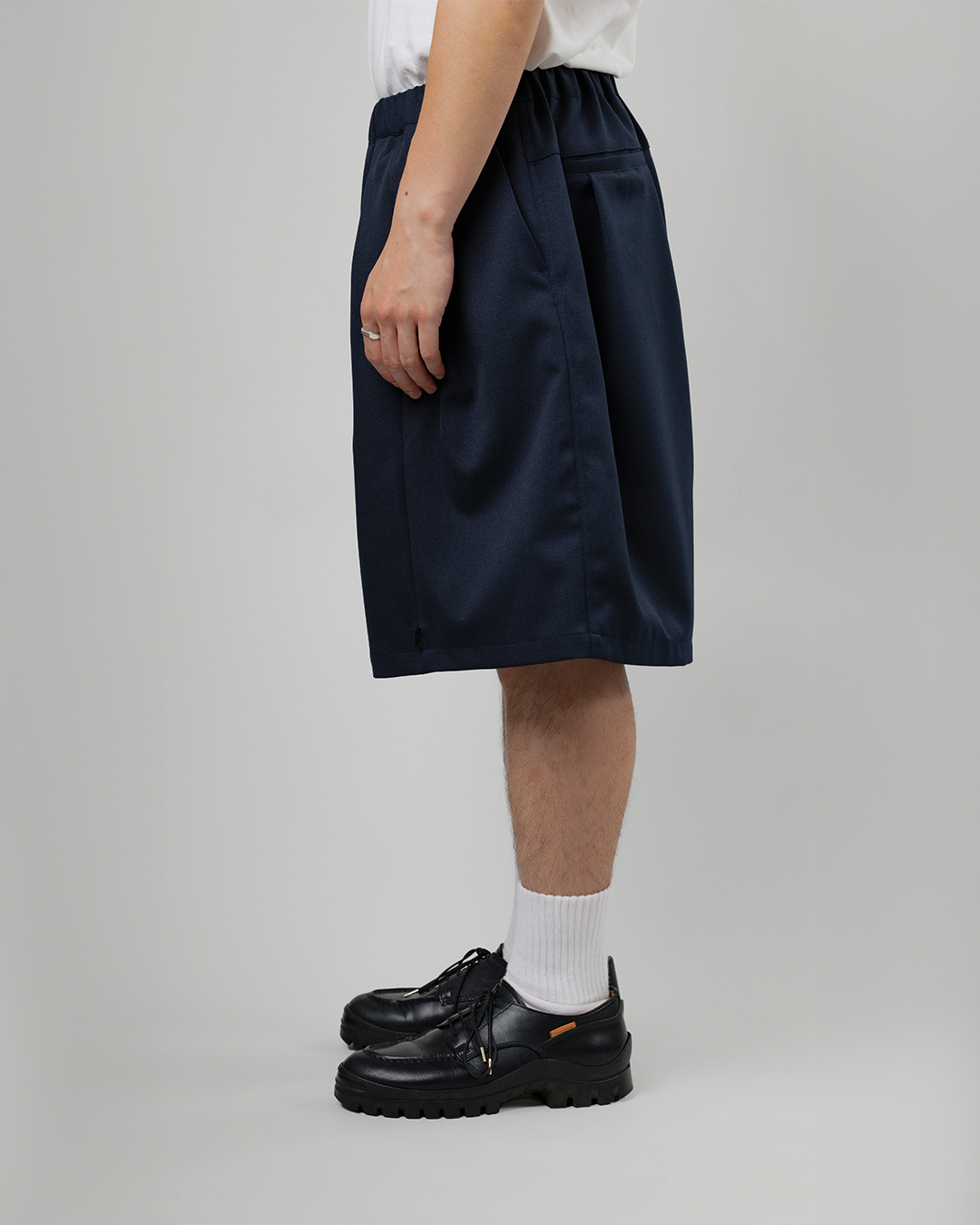 UNTRACE｜_263 KNEE SHORTS (DARK NAVY / OLIVE)