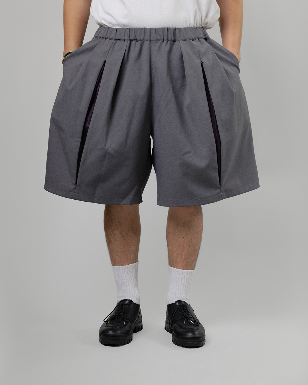 UNTRACE｜_263 KNEE SHORTS (CHARCOAL / DEEP PURPLE)