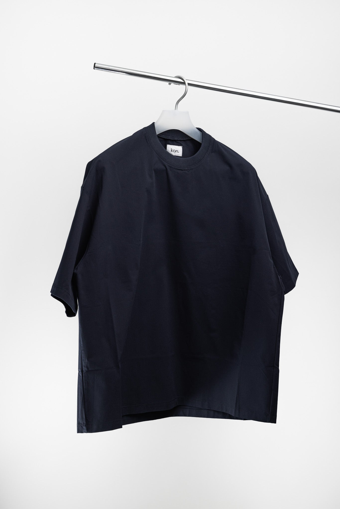 【20% OFF】KAN｜CONVENIENT TEE (NAVY)