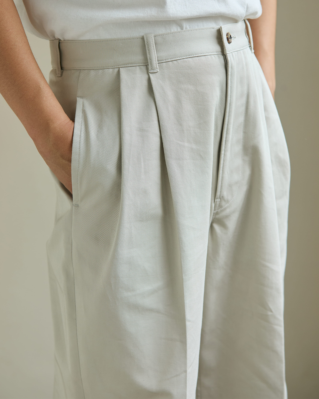 Schuray.｜Combed Cotton Chino Trousers (BEIGE)