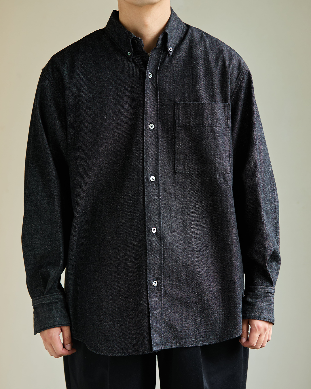 Schuray.｜Slab Denim Button-Down Shirt (BLACK)