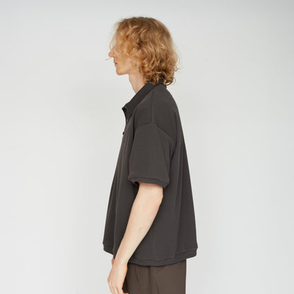 UNTRACE｜_166 POLO SHIRT S/S (CHARCOAL)
