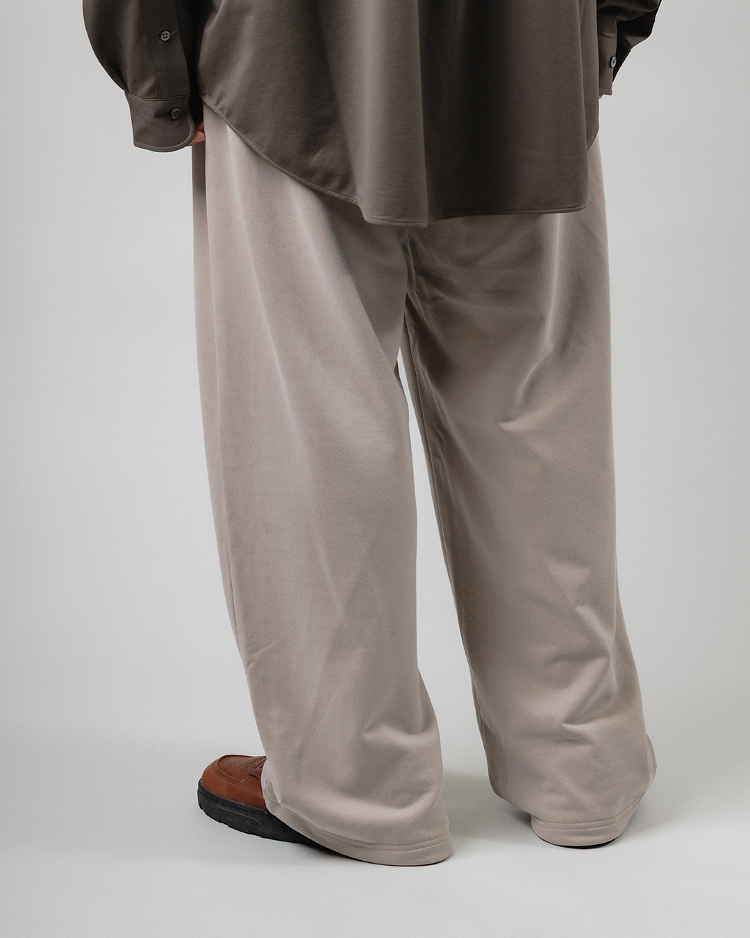 KANEMASA PHIL.｜28G Cupro Easy Pants (BEIGE)