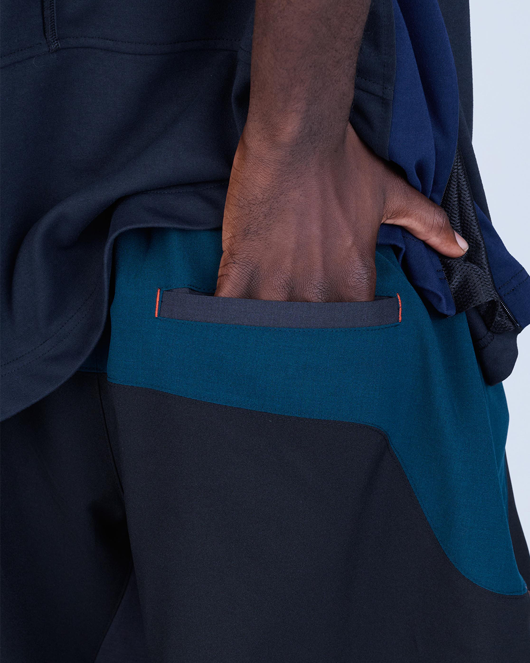 UNTRACE｜_271 LEISURE SHORTS (BLACK MULTI)