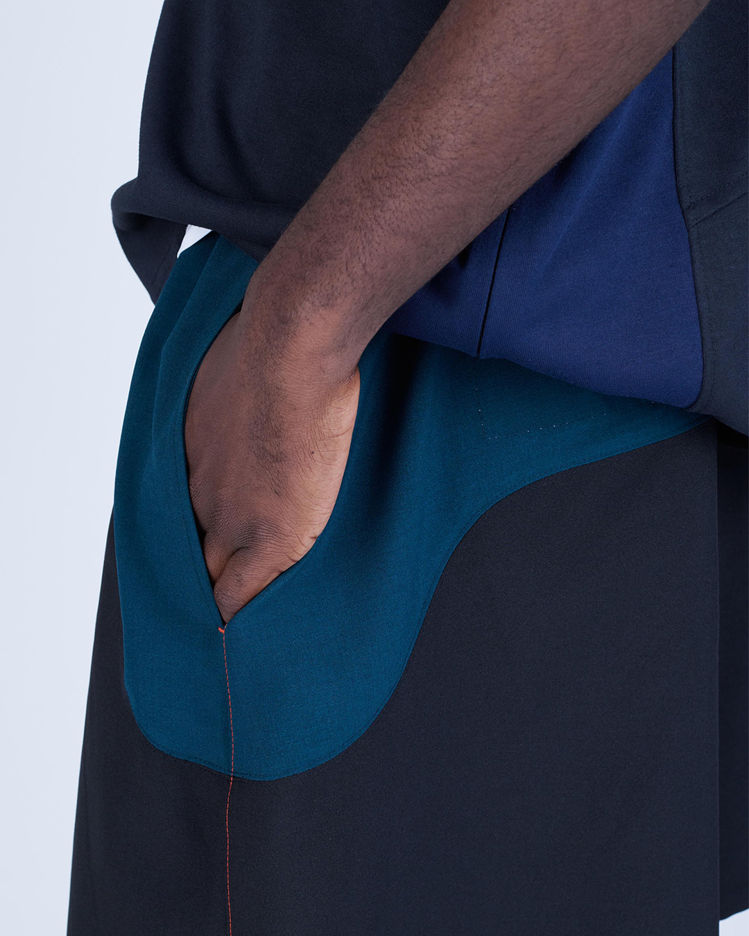UNTRACE｜_271 LEISURE SHORTS (BLACK MULTI)